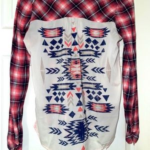 Junior’s long-sleeved button-down top